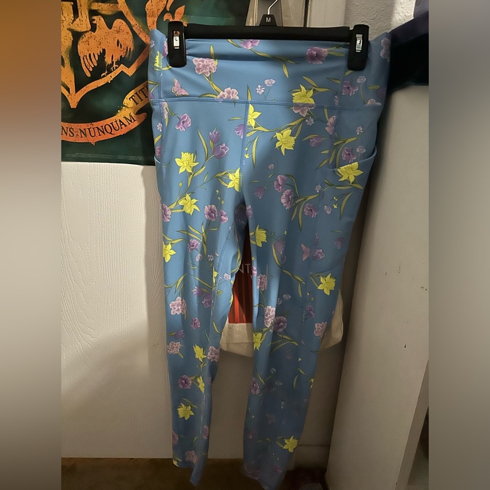 Fabletics flower leggings, size medium